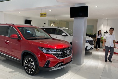 Ô tô Trung Quốc giảm giá mạnh, lôi kéo khách hàng