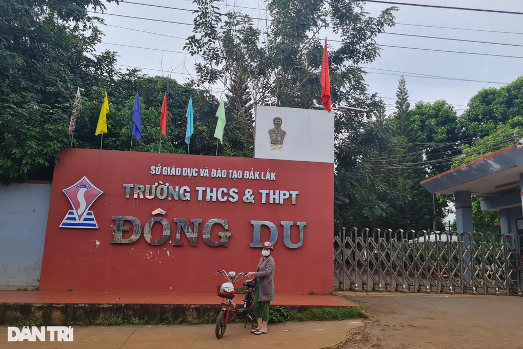 Tranh cãi chưa có hồi kết việc trường lục cặp, soát người học sinh - 1 Tranh cãi chưa có hồi kết việc trường lục cặp, soát người học sinh - 1