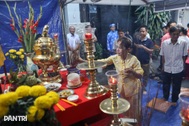 Xóm người Quảng Nam ở TPHCM lập bàn thờ cầu an dịp đầu năm mới