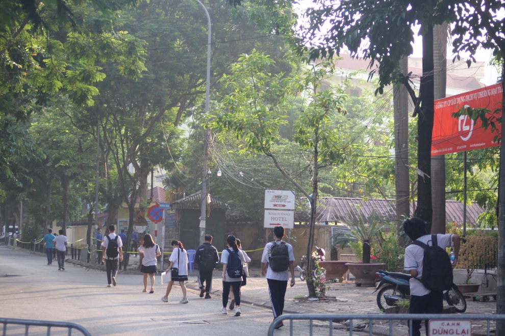 Hà Nội: Thí sinh căng thẳng, âu lo bước vào môn thi Ngữ văn - 3 Hà Nội: Thí sinh căng thẳng, âu lo bước vào môn thi Ngữ văn - 3