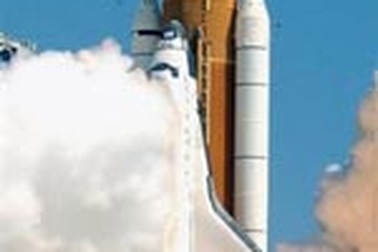 Phi thuyền Discovery để lại một số mảnh vụn khi rời bệ phóng