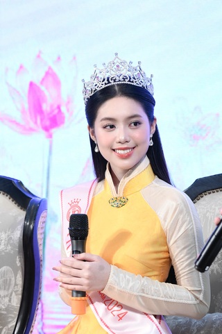 Châu Anh: Quân nhân đầu tiên là Á hậu, xinh đẹp, cao 1,7m - 5