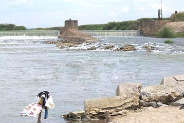 Một nữ sinh bị nước cuốn trôi sau khi thi tốt nghiệp THPT