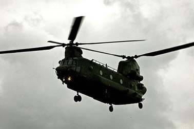 Phi công bị bắn giữa hai mắt vẫn bay để cứu 20 người