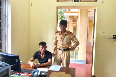 CSGT vượt hơn 120km mật phục bắt đối tượng tàng trữ ma túy