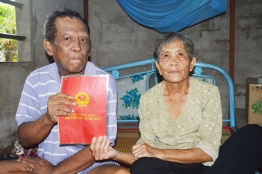 Tòa tuyên người có giấy tờ thua kiện, người thắng kiện chẳng có “mảnh giấy lận lưng”!