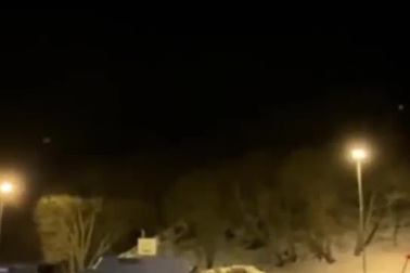 Đốt pháo hoa và cái kết cười nghiêng ngả