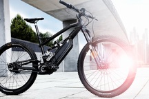 Pháp phạt tù người độ xe đạp điện lên trên 25 km/h