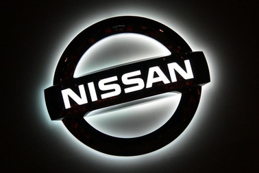 Nissan dồn dập nhận tin dữ