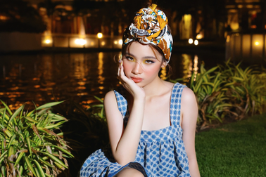 "Mẫu nhí" Bảo Hà hóa quý cô sành điệu ngày hè