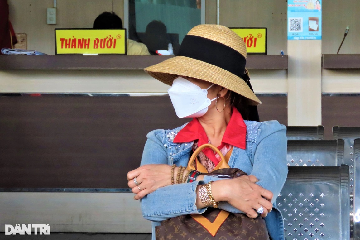 Mùng 6 Tết, bến xe bừng tỉnh sau nhiều tháng im lìm vì Covid-19 - 6 Mùng 6 Tết, bến xe bừng tỉnh sau nhiều tháng im lìm vì Covid-19 - 6