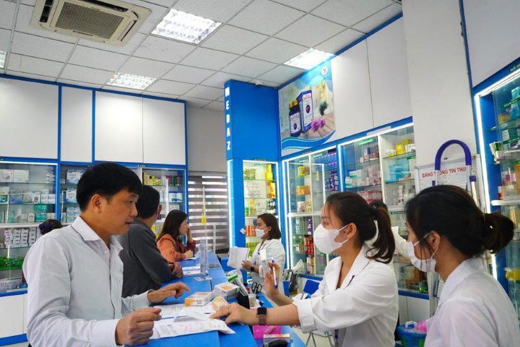 Hệ lụy nguy hiểm từ việc nhiều người tự làm bác sĩ - 1