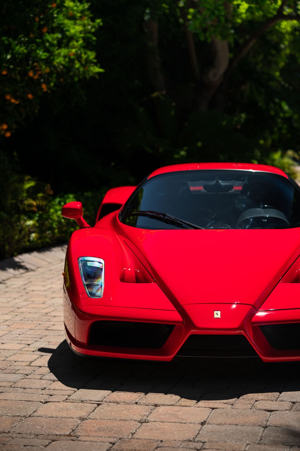 Soi chi tiết siêu xe Ferrari Enzo vừa lập kỷ lục bán đấu giá trực tuyến - 2 Soi chi tiết siêu xe Ferrari Enzo vừa lập kỷ lục bán đấu giá trực tuyến - 2