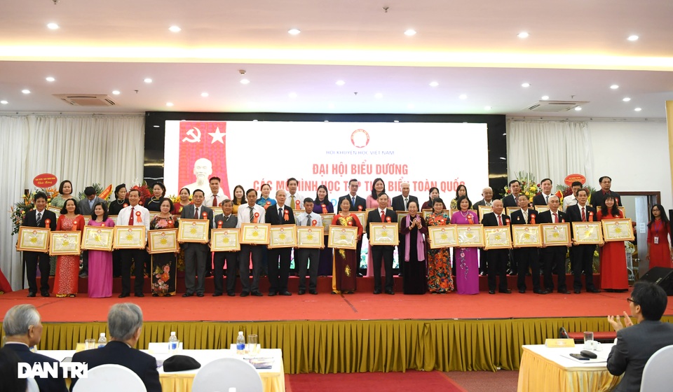 Vinh danh 294 đại biểu đại diện các mô hình học tập tiêu biểu toàn quốc - 6 Vinh danh 294 đại biểu đại diện các mô hình học tập tiêu biểu toàn quốc - 6