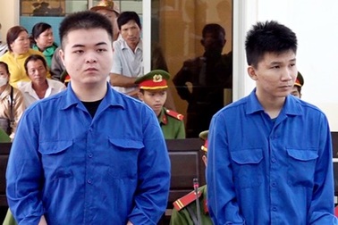 Hai thanh niên chém chết người vì mâu thuẫn cúp đầu xe