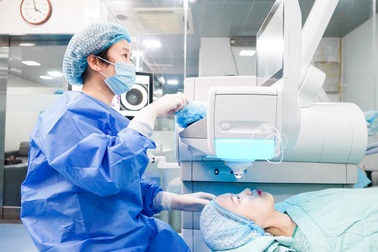 Gia tăng trẻ mắc tật khúc xạ, có lớp 65% học sinh đeo kính