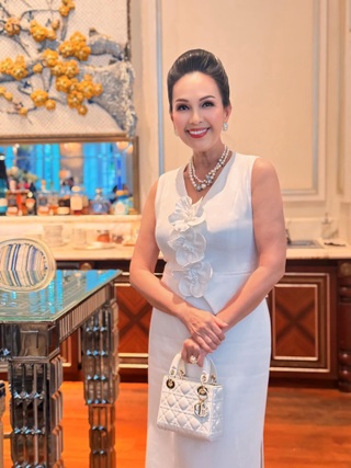 "Nữ hoàng ảnh lịch" Diễm My: Trẻ đẹp nhờ lạc quan, 31 năm chồng cưng chiều - 7