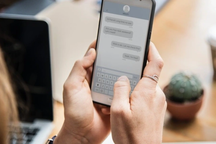 Người trẻ nhắn tin, nói chuyện với chính mình để giải tỏa cảm xúc