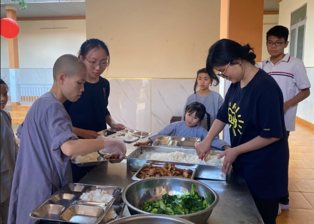 Nữ sinh bất ngờ khi nhận được 14 tỷ đồng học bổng - 3 Nữ sinh bất ngờ khi nhận được 14 tỷ đồng học bổng - 3