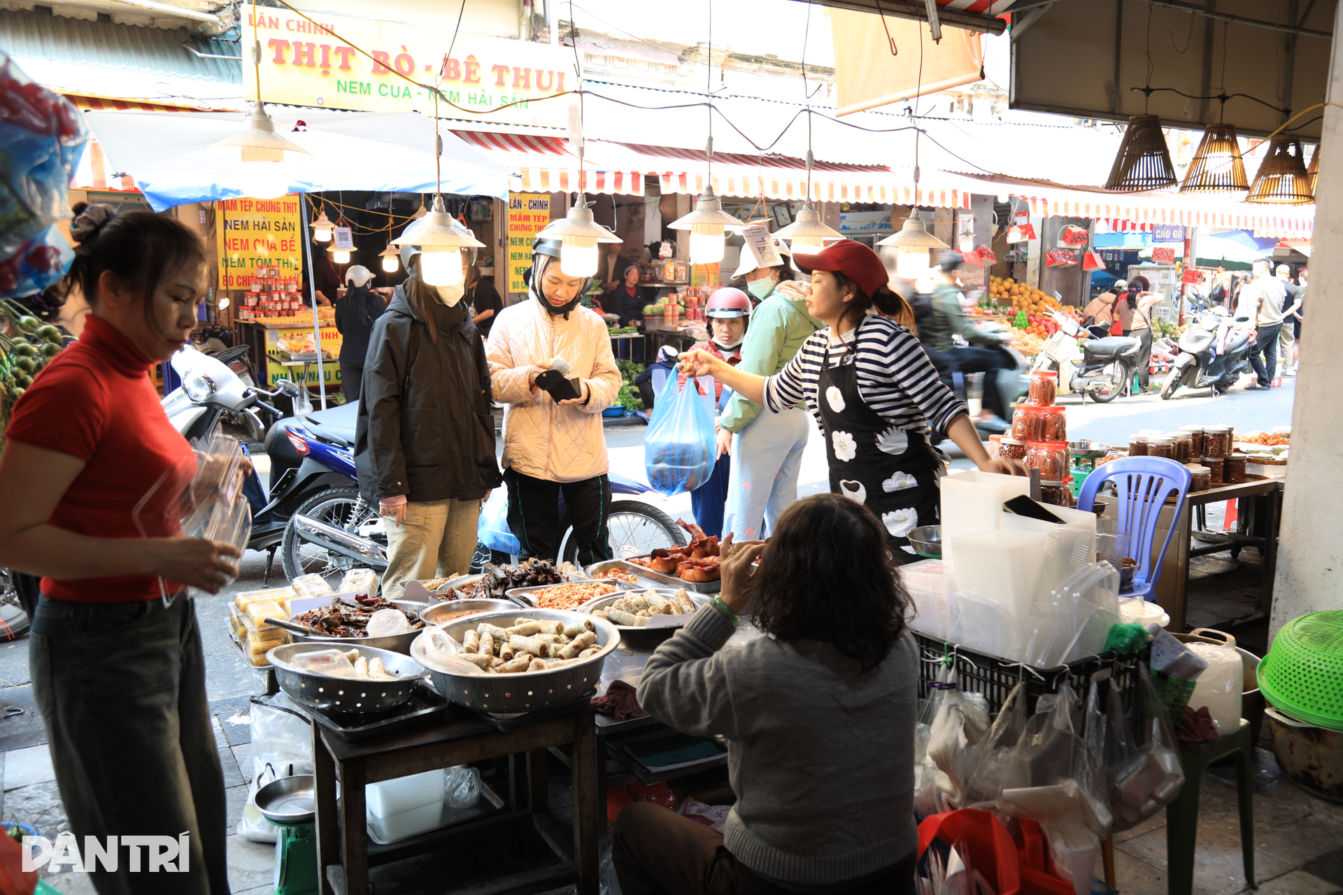 Những món ngon đắt khách nhất chợ nhà giàu ở Hà Nội ngày Tết - 11 Những món ngon đắt khách nhất chợ nhà giàu ở Hà Nội ngày Tết - 11