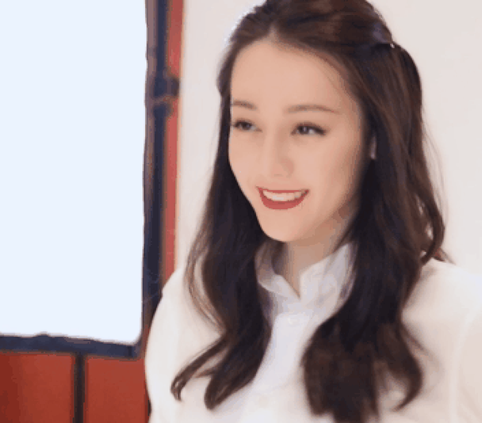 Địch Lệ Nhiệt Ba trở lại nhan sắc đỉnh cao, hé lộ mẫu bạn trai trong mộng - 4 Địch Lệ Nhiệt Ba trở lại nhan sắc đỉnh cao, hé lộ mẫu bạn trai trong mộng - 4
