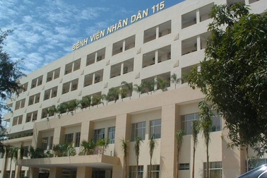 Lấy ra cả "ổ" sỏi trong khớp gối người đàn ông trẻ