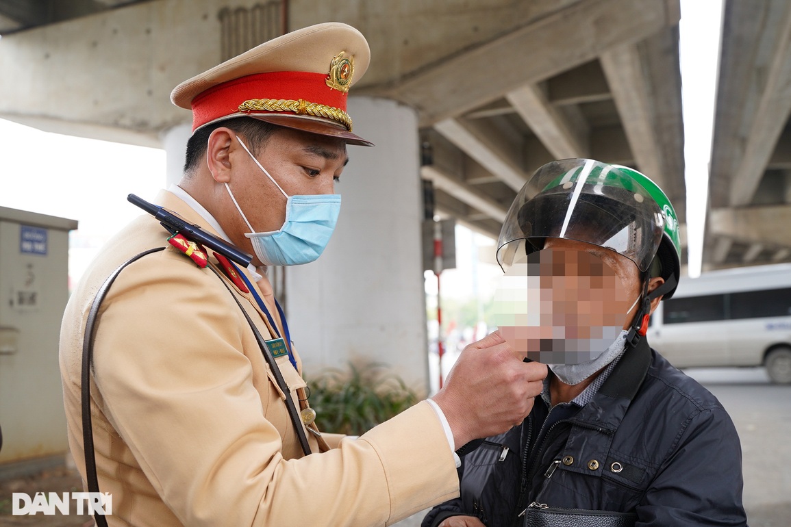 Ma men ở Hà Nội bị xử phạt vì vui miệng làm vài chén ngày cúng ông Táo - 6 Ma men ở Hà Nội bị xử phạt vì vui miệng làm vài chén ngày cúng ông Táo - 6