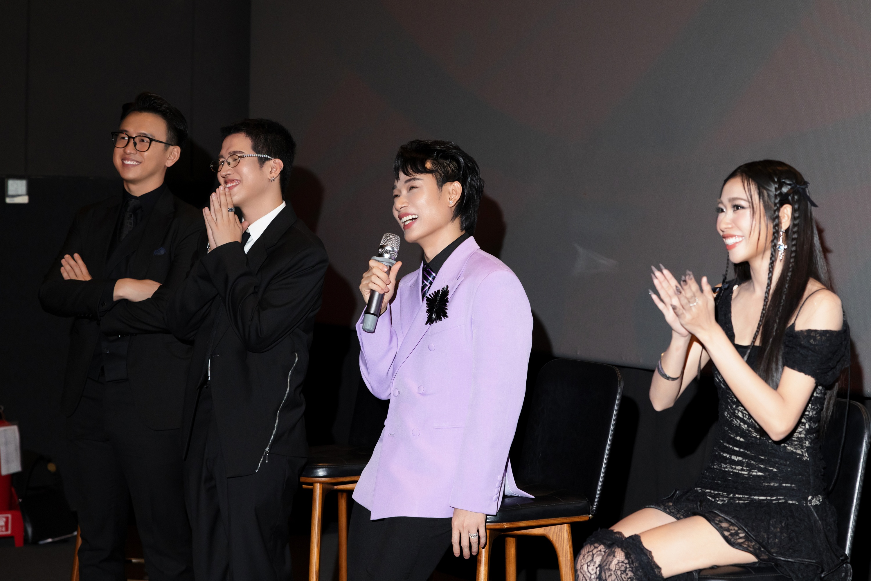 Ο Truc Nhan πήδηξε 500 φορές για να παίξει σε βιντεοκλήση, κάλεσε την Nguyen Thao να παίξει τον ρόλο της κοπέλας - 1 Trúc Nhân nhảy 500 lần để đóng MV, mời Nguyên Thảo vào vai bạn gái - 1