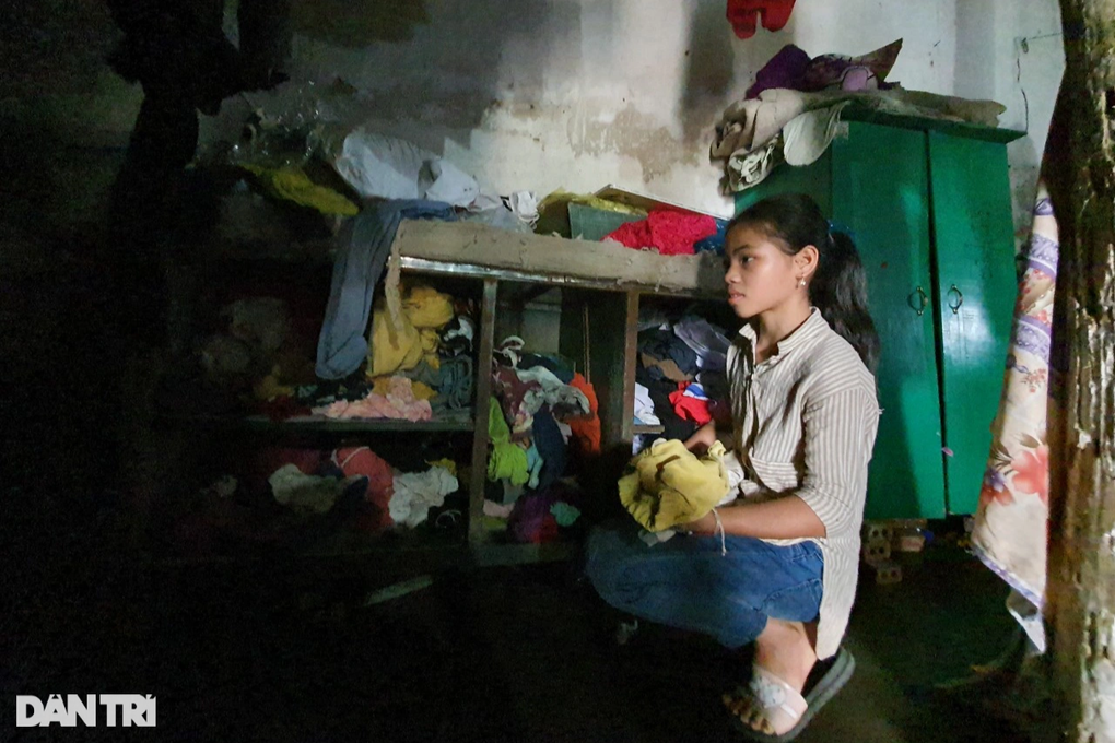 Bố mẹ lần lượt qua đời, 3 đứa trẻ mồ côi sống dựa vào bà ngoại bệnh tật - 4 Bố mẹ lần lượt qua đời, 3 đứa trẻ mồ côi sống dựa vào bà ngoại bệnh tật - 4