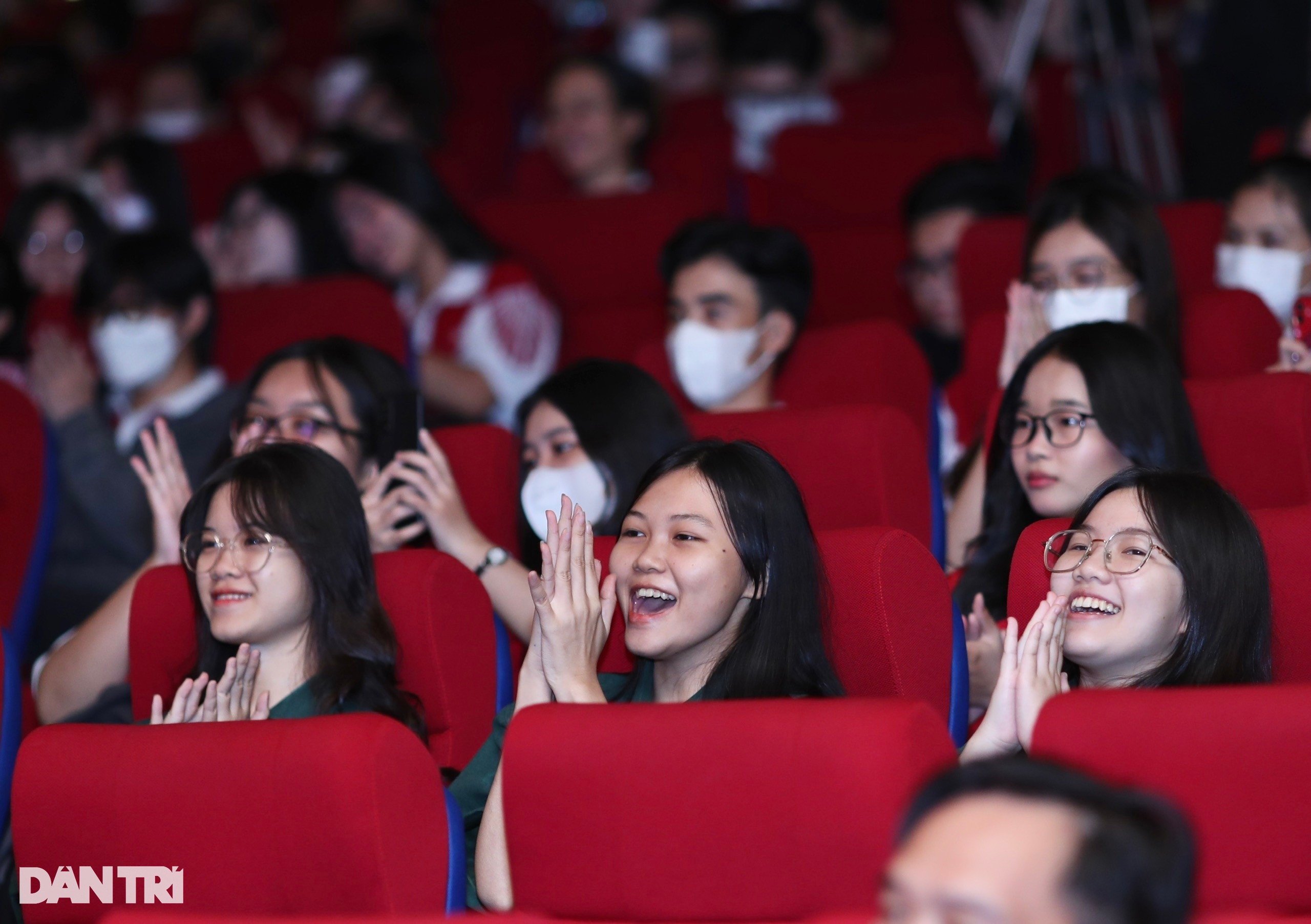 Lễ tổng kết chương trình Sáng kiến An toàn giao thông 2022-2023 ngày 9/11, tại Trường Đại học Quốc tế Hồng Bàng, TPHCM thu hút sự tham gia của hàng trăm sinh viên (Ảnh: BTC).