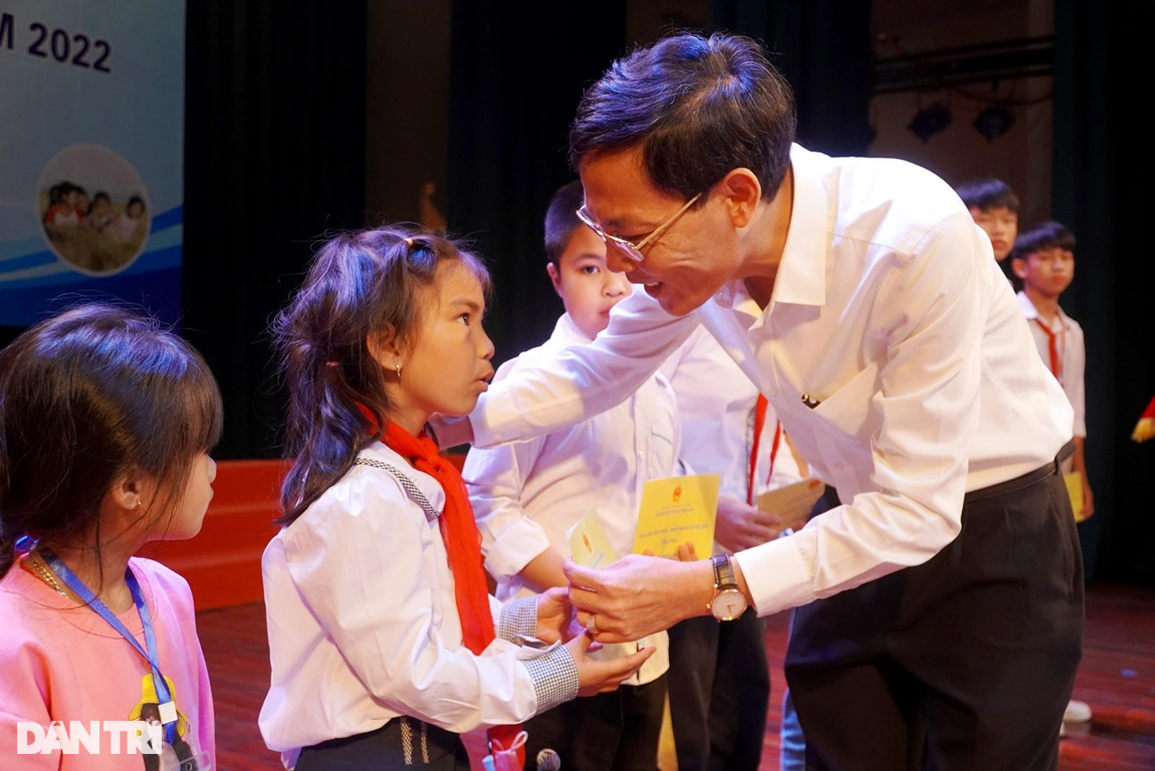 Đừng để phải nói giá như trước những vụ bạo hành trẻ - 8 Đừng để phải nói giá như trước những vụ bạo hành trẻ - 8