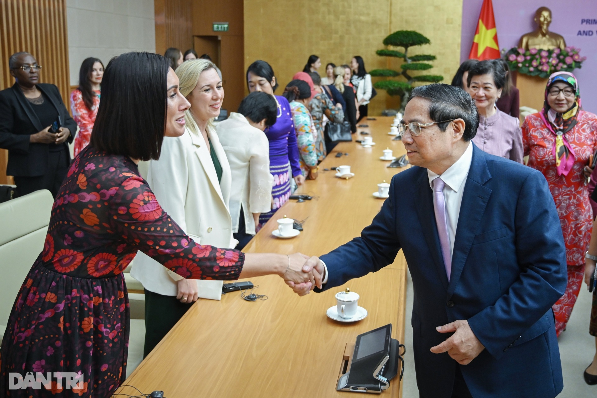 Thủ tướng Phạm Minh Chính gặp mặt các nhà ngoại giao nữ Việt Nam và quốc tế - 11 Thủ tướng Phạm Minh Chính gặp mặt các nhà ngoại giao nữ Việt Nam và quốc tế - 11