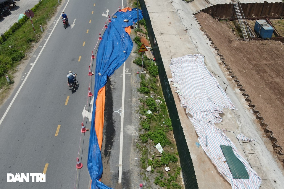 Hà Nội: Thi công nhà máy nước gây nứt lún đê, nhà dân trước mùa mưa bão - 6 Hà Nội: Thi công nhà máy nước gây nứt lún đê, nhà dân trước mùa mưa bão - 6