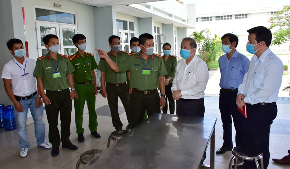 Chủ tịch tỉnh, Giám đốc Sở kiểm tra điều kiện chống dịch tại các điểm thi - 3 Chủ tịch tỉnh, Giám đốc Sở kiểm tra điều kiện chống dịch tại các điểm thi - 3