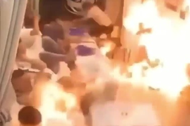 Đổ trực tiếp cồn vào lửa, cô gái gây hỏa hoạn kinh hoàng