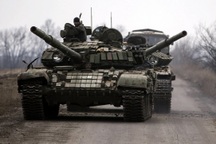 Xe tăng xuất hiện ở vùng ly khai Ukraine sau khi được Nga công nhận độc lập