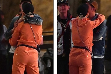 Katy Perry tình tứ hôn Orlando Bloom