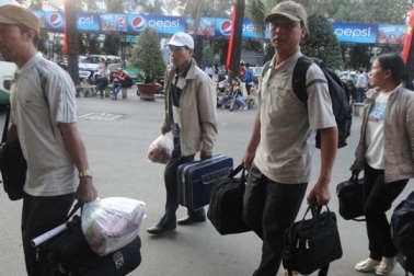 Ít việc, lao động bỏ phố về quê sớm