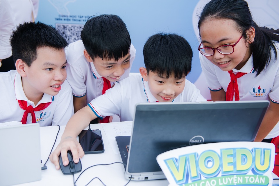 Thanh nam châm hút trải nghiệm tại ngày hội công nghệ thông tin - 1 Thanh nam châm hút trải nghiệm tại ngày hội công nghệ thông tin - 1
