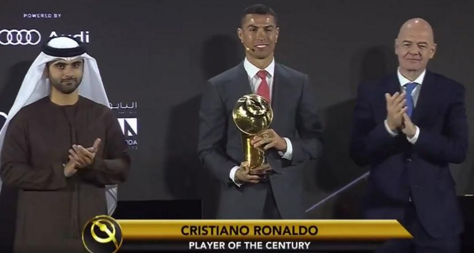 Đánh bại Messi, C.Ronaldo giành giải Cầu thủ xuất sắc nhất thế kỷ - 1 Đánh bại Messi, C.Ronaldo giành giải Cầu thủ xuất sắc nhất thế kỷ - 1