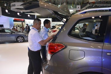 Nhiều mẫu ô tô bán tháo, "chết yểu" vì không ai mua