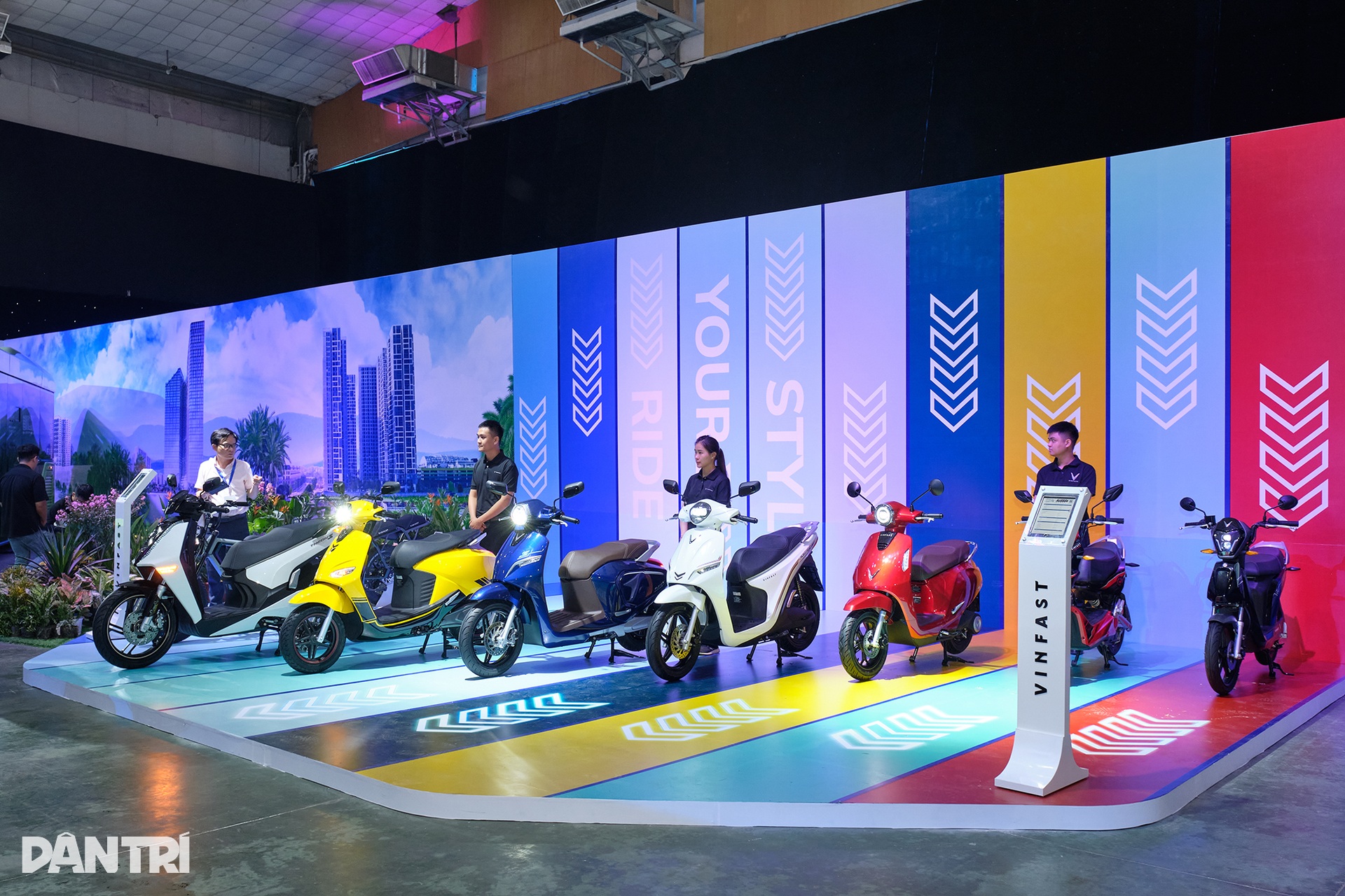 Triển lãm xe điện VinFast: Đa dạng sản phẩm, nhiều hoạt động trải nghiệm - 16