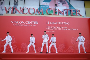 Issac mê hoặc fan nữ ngày khai trương Vincom