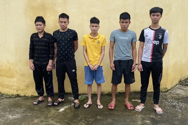 Can ngăn 2 nhóm thanh niên chém nhau, người đàn ông bị trọng thương