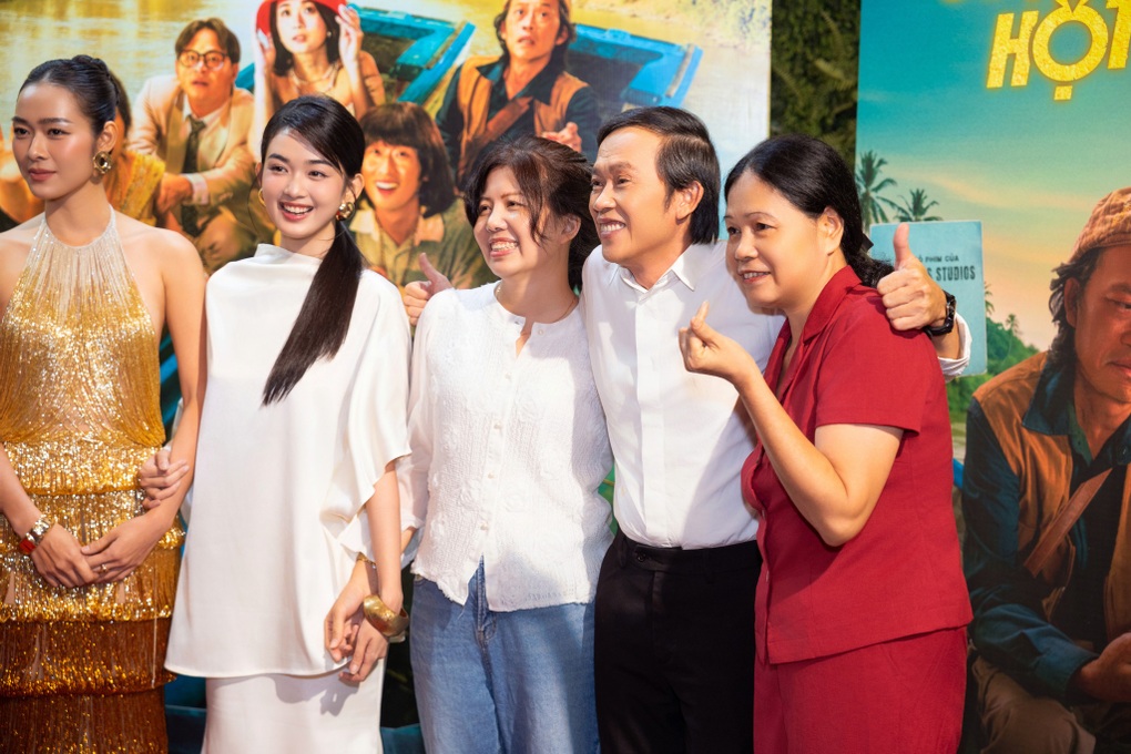 Phim có Hoài Linh chật vật phòng vé, doanh thu kém Mưa đỏ 7 lần - 2 Phim có Hoài Linh chật vật phòng vé, doanh thu kém Mưa đỏ 7 lần - 2