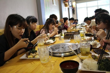 Nhà hàng cứ đến mùa thi là phục vụ thí sinh