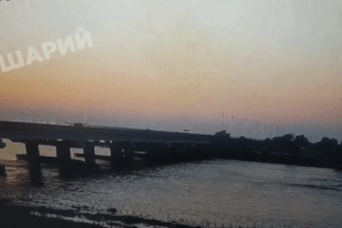 Rò rỉ video tên lửa Storm Shadow tập kích cầu huyết mạch ở Crimea