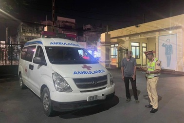 Tài xế không có bằng lái vẫn điều khiển xe cứu thương