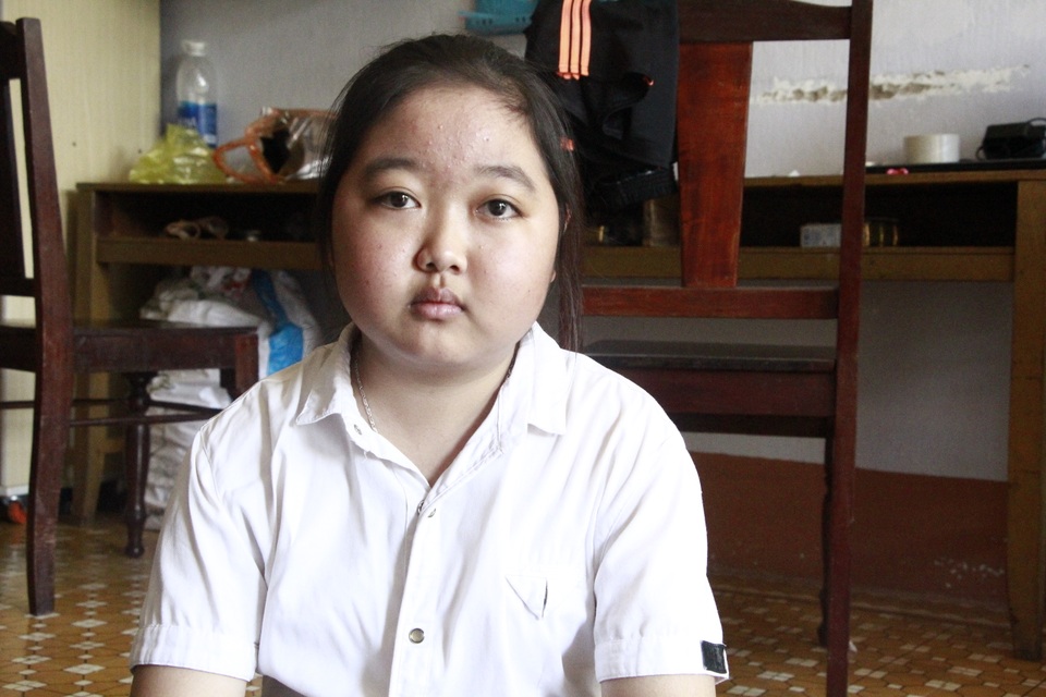 Cuộc sống khốn khó của nữ sinh giàu nghị lực có đôi mắt sáng long lanh nhưng...sắp mù - 2 Cuộc sống khốn khó của nữ sinh giàu nghị lực có đôi mắt sáng long lanh nhưng...sắp mù - 2