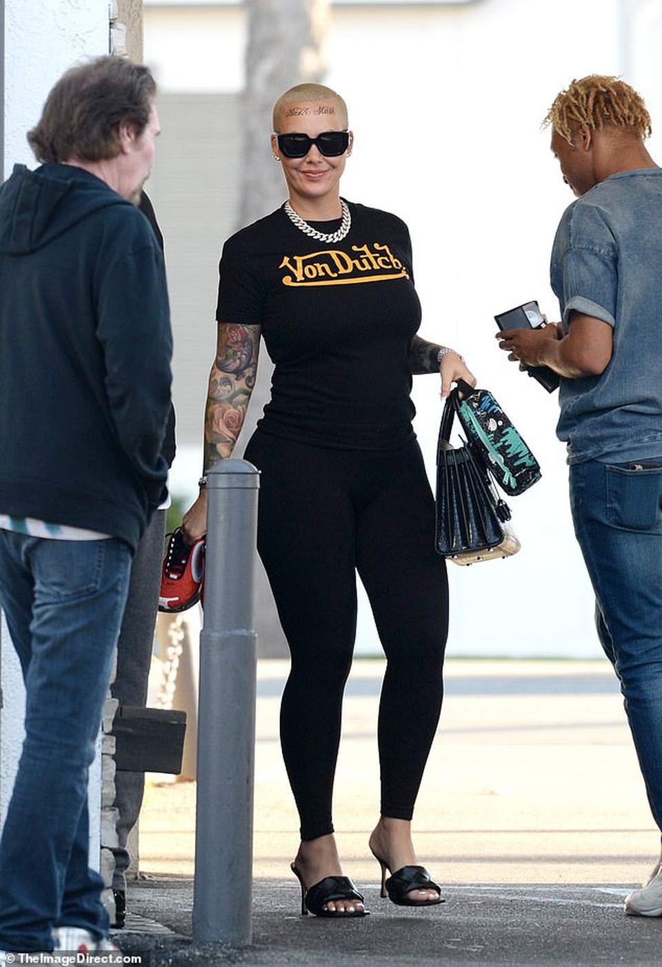 Amber Rose gây sốc với hình xăm giữa trán - 2 Amber Rose gây sốc với hình xăm giữa trán - 2